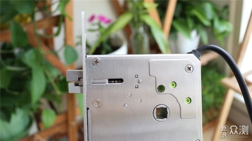 給門鎖一雙慧眼 Aqara全自動智能貓眼鎖H100的智能門鎖控制板解析