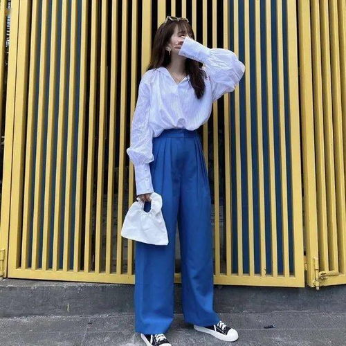 克萊因藍，顯白色中的天花板，針織品穿搭的極致演繹